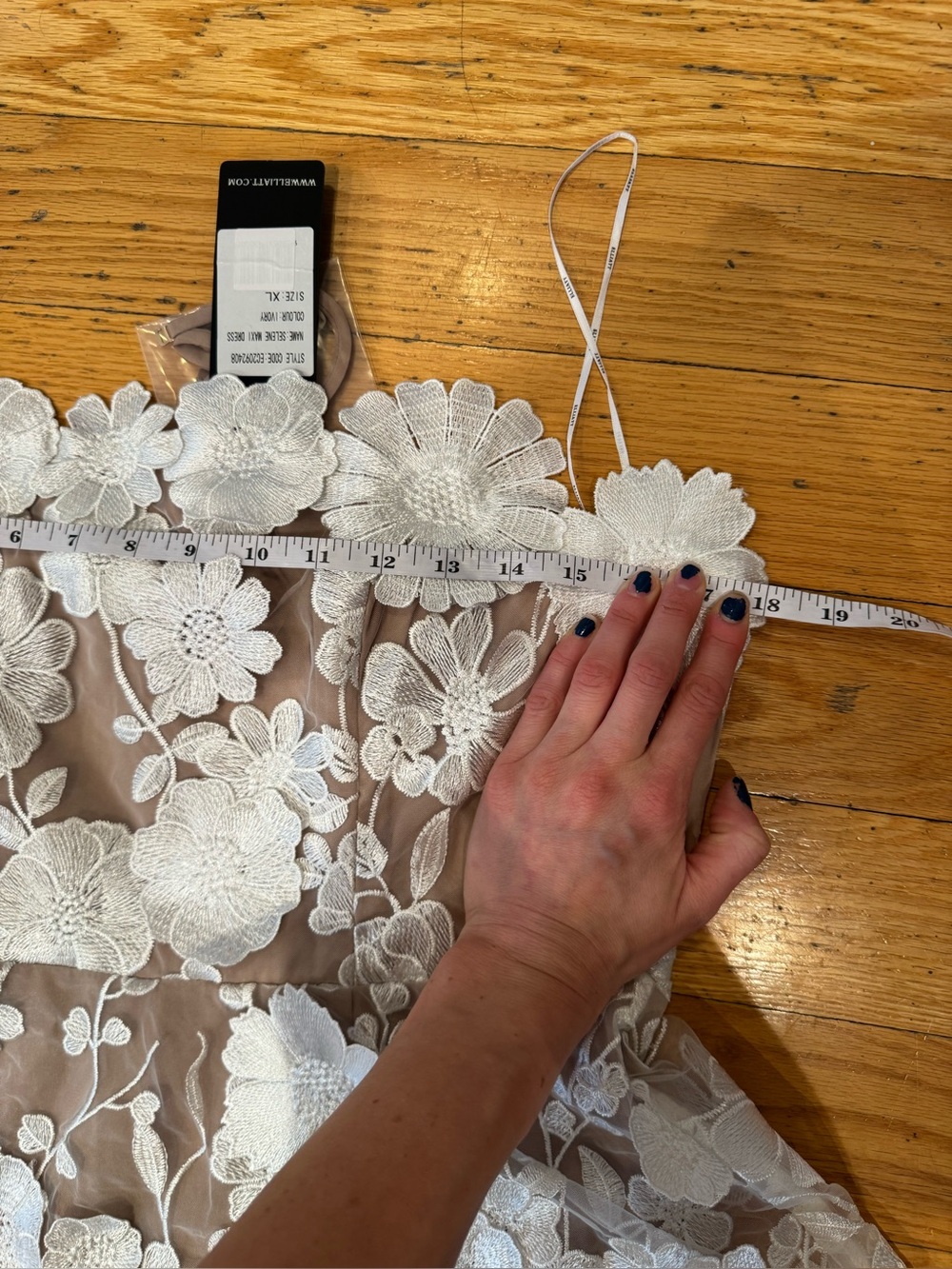 BNWT ELLIAT revolve 3D flowers appliqué mini tiered dress - Picture 7 of 15